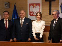 Rok szkolny 2024-2025 - 050 - Pierwsza sesja Mêodzie╛owej Rady Miejskiej